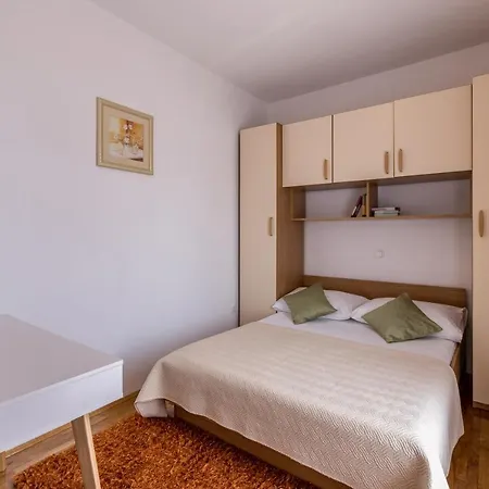 Apartment Family Jadrijevic Primosten