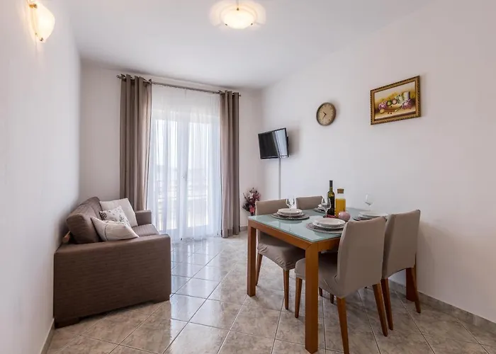 Family Jadrijevic Apartment Primosten